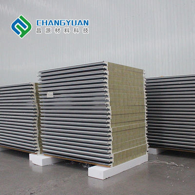 Insulación térmica del panel de sándwich de PU decorativo anticorrosión