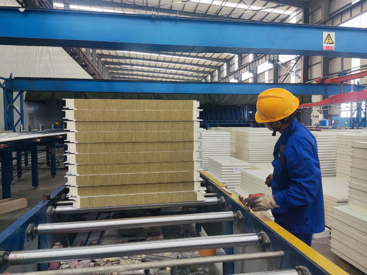 Panel de pared de aislamiento térmico a prueba de fuego / Panel de pared de PU Panel anticorrosión para la construcción