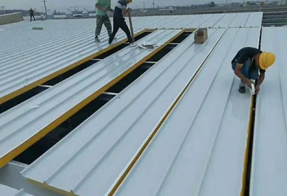 Panel de techo de PU impermeable con clasificación de fuego B1/B2 e aislamiento térmico