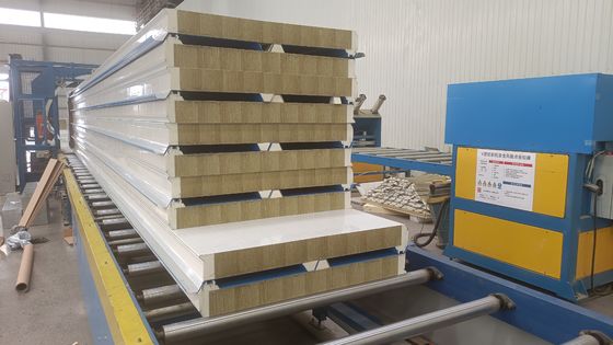 50-200mm Panel de techo de poliuretano aislante térmico y insonorizante