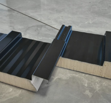Paneles de polyurethane aislados de 1000 mm de ancho y impermeables para techos