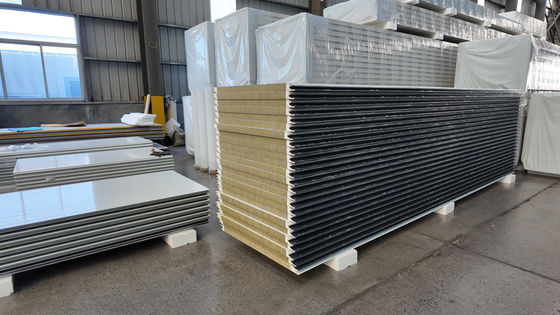 Panel de pared de PU duradero de alta durabilidad Rango de ancho de 50-1130 mm