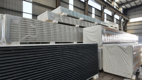 Panel de pared de PU Sandwich a medida Energía a prueba de agua Soluciones de construcción en diferentes longitudes