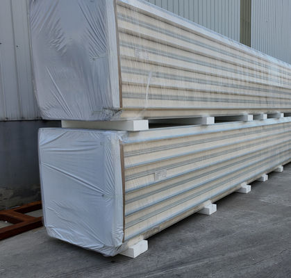 Panel de pared de PU de ancho de 50-1130 mm para un rendimiento duradero