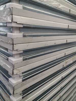 Panel de sándwich de cuarto limpio a prueba de fuego y a prueba de agua con espesor personalizable para entornos de alta limpieza