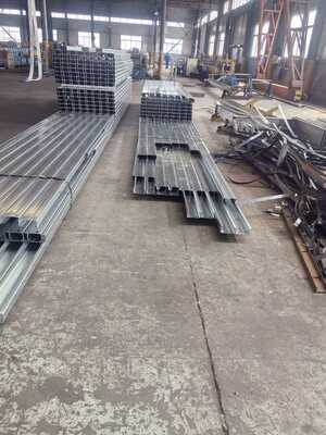 Correa de metal galvanizado en caliente de longitud personalizada en forma de C/Z para edificios de estructura de acero comercial