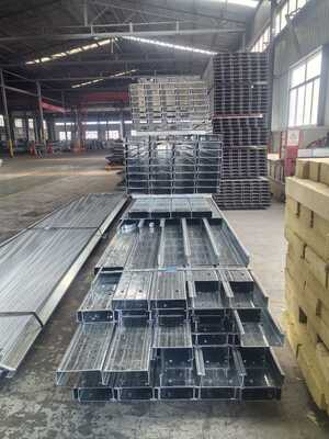 Correa de metal galvanizado en caliente de longitud personalizada en forma de C/Z para edificios de estructura de acero comercial
