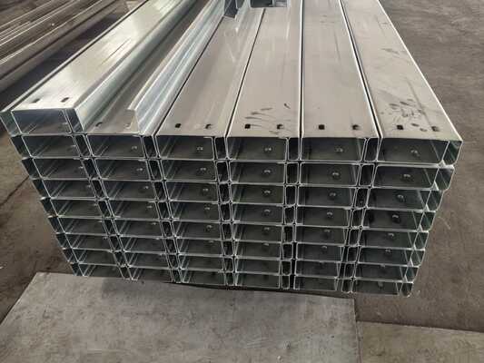 Correa metálica galvanizada en caliente para edificios con longitud personalizable y recubrimiento de Zn de 40-275g para una durabilidad superior