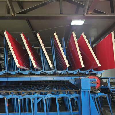 Paneles de techo ignífugos sándwich decorativos de pu Paneles de revestimiento de techo de metal exterior Paneles sándwich de gran pared